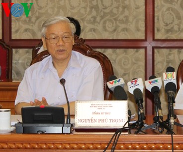 The Party Politburo confirms continued efforts to fine-tune socialist oriented market economy - ảnh 1